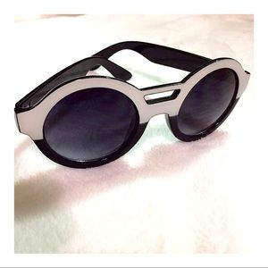 Duel shade round sunglasses